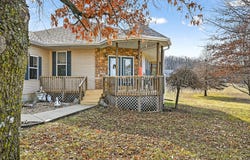 1592 E 431st Road, Bolivar, MO 65613