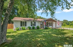 12069 State Route 4, Auburn, IL 62615