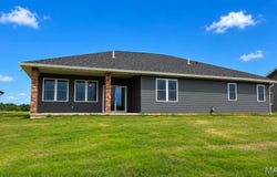 205 E Larkspur Ct, Hannibal, MO 63401