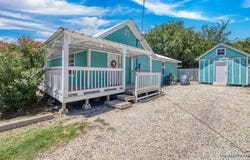 327 S Wood, Uvalde, TX 78801