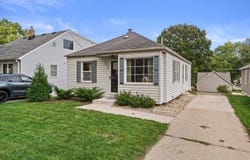 1908 N 118th St, Wauwatosa, WI 53226