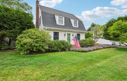10 Boyd Avenue, Bay Shore, NY 11706