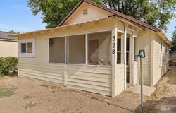 328 W Owyhee Ave, Homedale, ID 83628