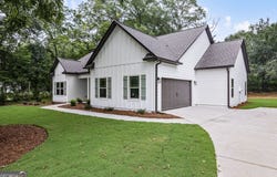 15 Couch, Moreland, GA 30259