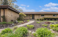 1657 W Kentview Drive NE, Grand Rapids, MI 49505