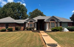 1899 Enchanted Lane, Hugo, OK 74743