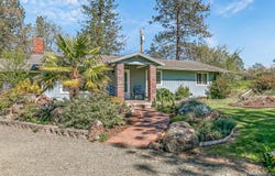 912 Mountain View Drive, Eagle Point, OR 97524
