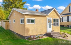 728 Saginaw Street, Norway, MI 49870