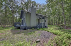 127 Livingston Lane, Gouldsboro, PA 18424