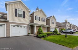 37 Governor Circle, Albany, NY 12208