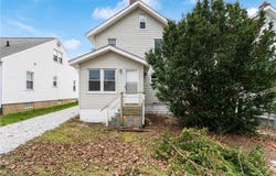 1862 17th Street SW, Akron, OH 44314