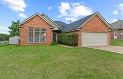 1323 E Oak Street, El Reno, OK 73036