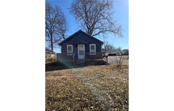 206 E College Street, Clinton, MO 64735