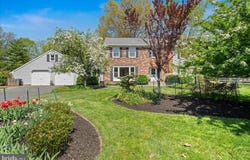5 PINEWOOD COURT, WEST WINDSOR, NJ 08550
