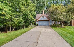 2133 N Cross Creek Drive SE, Grand Rapids, MI 49508
