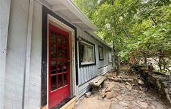 16 Nut  ST, Eureka Springs, AR 72632