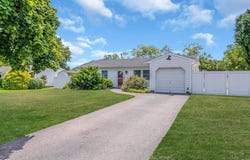 89 Rustic Avenue, Medford, NY 11763