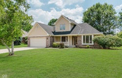 93 Park Forest Drive N, Whiteland, IN 46184
