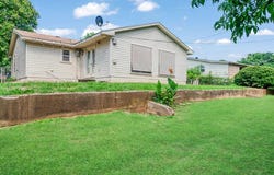 2390 Ballard Drive, Paris, TX 75460