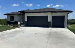 9019 Freedom Circle, Lenexa, KS 66227