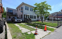 89 Mammoth Rd, Lowell, MA 01854