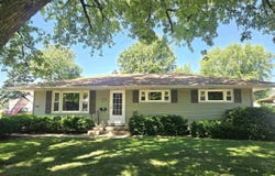 954 HAWKINSON Avenue, Galesburg, IL 61401