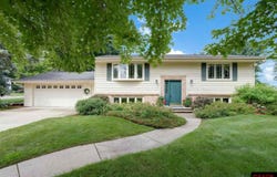 143 Woodcrest Terrace, Le Sueur, MN 56058