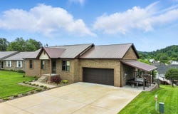 1504 Thistlewood Dr, Hurricane, WV 25526