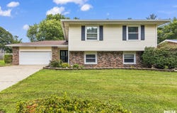 2125 Shabbona Drive, Springfield, IL 62702