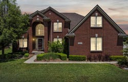 18913 Strongford Drive, Macomb, MI 48044