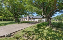 1905 Agnew Street, Bonham, TX 75418