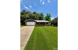 121 Campbell Ave, Crestview, FL 32536