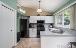 655 Sandhurst Drive SE, Grand Rapids, MI 49548