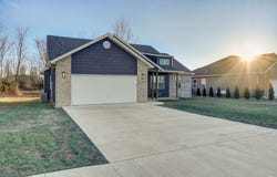 780 E Destin Lane, Bolivar, MO 65613
