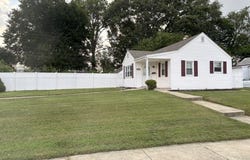 33 UNIVERSITY AVENUE, NEW CASTLE, DE 19720