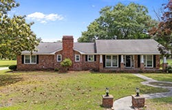 206 Brentwood Court, New Bern, NC 28562