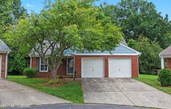 8724 Deer Point Ct, Louisville, KY 40242