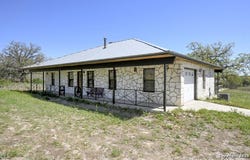 904 Eagle Creek, Floresville, TX 78114