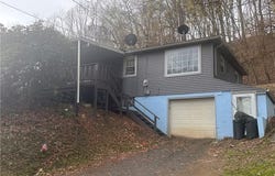 703 Fairview Ave, Ellwood City, PA 16117