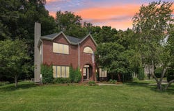 452 River Bluff Cir, Oconomowoc, WI 53066
