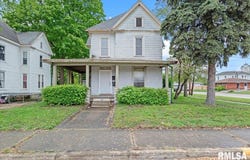 203 S FAYETTE Street, Jacksonville, IL 62650