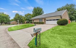 2137 Manhattan Boulevard, Springfield, OH 45504