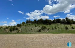 154 N Baycliffe Dr, Yankton, SD 57078
