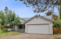 1302 SW Darci Dr, McMinnville, OR 97128