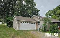 614 W COLLEGE Street, Harrisburg, IL 62946