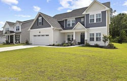 210 W Weatherbee Way, Hampstead, NC 28443