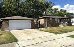 2724 Lake Park Drive, Lynwood, IL 60411