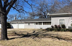 316 E Spring Street, Henrietta, TX 76365