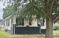 906 E LOCUST Street, Canton, IL 61520