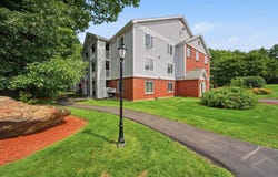 1 Timberwood Dr, Goffstown, NH 03045